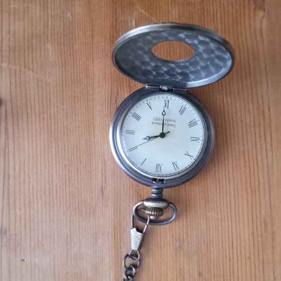 Ornate antique 1882 Switzerland pocket watch with chain and clip not working - Picture 3 of 3